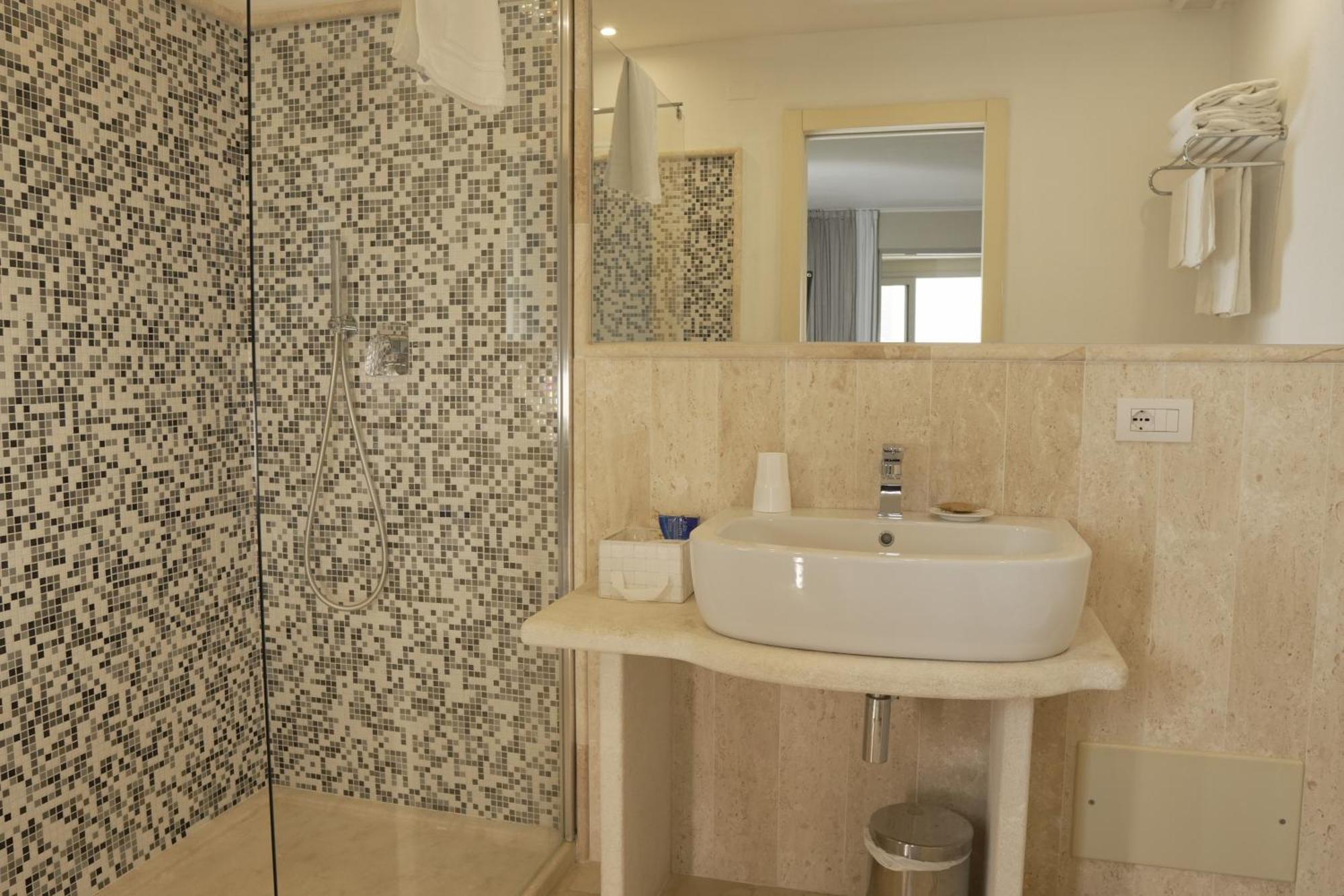 Domu Noa Hotel Villasimius Oda fotoğraf